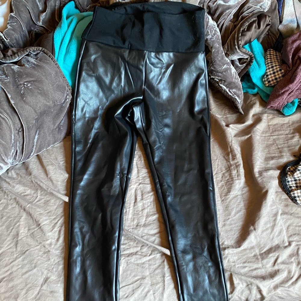 PLEATHER PANTS